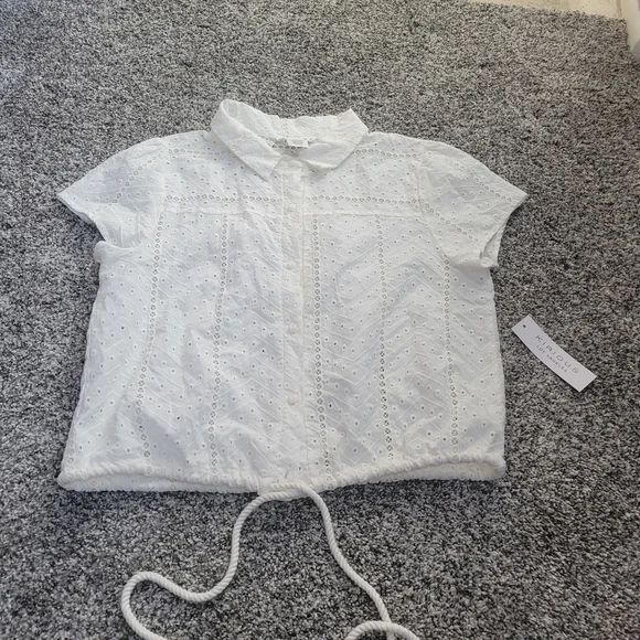 KIRIOUS boutique NWT Eyelet Top Blouse White Medium Crop - Picture 13 of 13